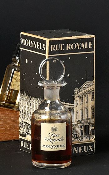 MOLYNEUX «Rue Royale» - (années 1920)
Présenté dans son coffret cubique en carton...