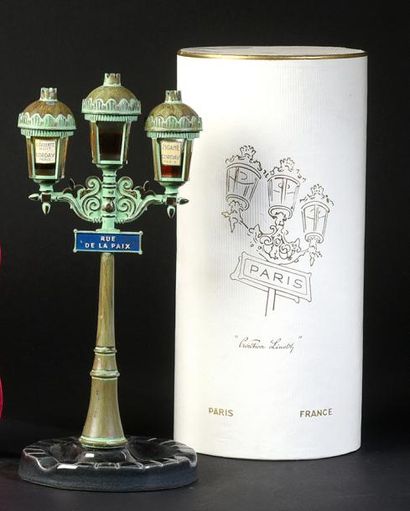 Corday «Rue de la Paix» - (1952)
Amusante présentation du parfum sous forme d'un...