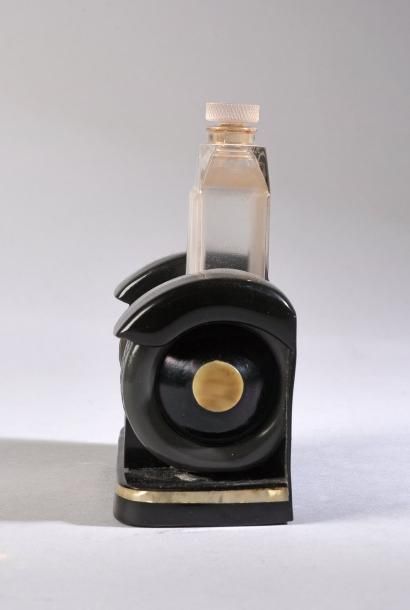 Marcel Guerlain «Rolls Royce» - (années 1920)
Présentation inédite du parfum en verre...