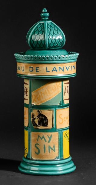 LANVIN PARFUMS - (1950) Flacon publicitaire décoratif en faïence émaillée vert habillé...