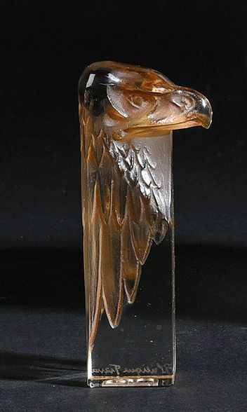RENE LALIQUE - (années 1920) Cachet à cire en verre incolore pressé moulé patiné...