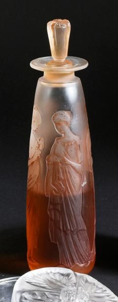 Coty «l'Ambre Antique» - (1910)
Flacon en verre incolore pressé moulé dépoli satiné...