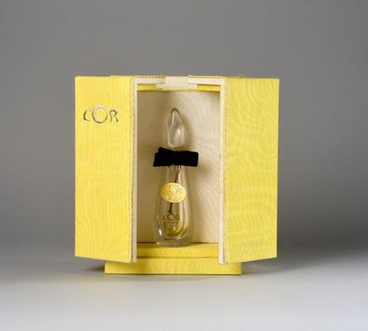 Coty «L'Or» - (1959)
Présentation luxueuse comprenant le coffret rectangulaire cubique...