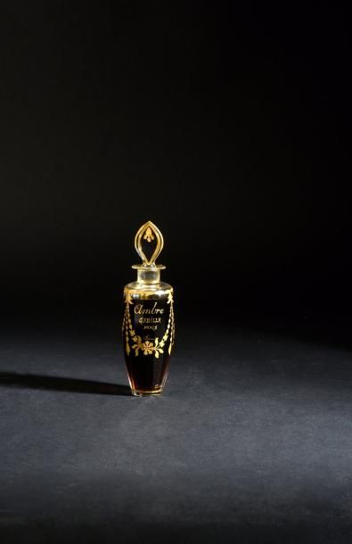 GABILLA «Ambre» - (années 1910)
Rarissime flacon en cristal incolore pressé moulé...