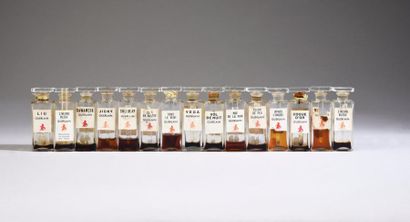 GUERLAIN (années 1930-1950) Rarissime série de quinze flacons testeurs en verre incolore,...