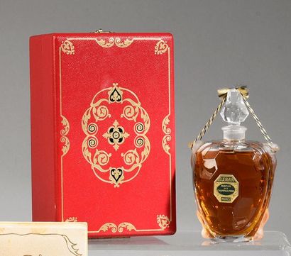 Guerlain «Parfum des Champs-Elysées» (1904)
Réédition de 1998 du flacon modèle «Tortue»...