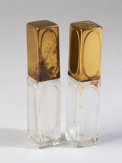 BOURJOIS - (années 1920) Deux rares flacons testeurs Art Déco en verre incolore pressé...
