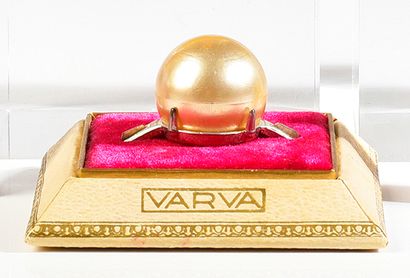 Varva «Suivez Moi» - (années 1930 - Etats Unis)
Présenté sur son socle carré en carton...