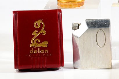 DELAN PERFUMES - (années 1930 - Etats Unis) Présenté dans son coffret en bakélite...