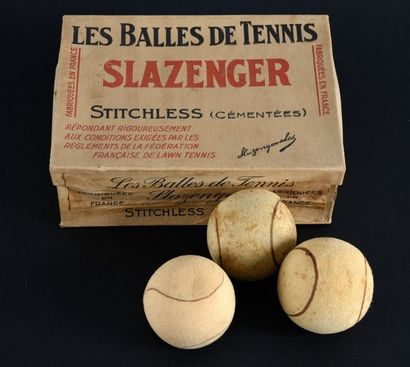 null Boite de balles en carton de la marque Slazenger, adoptées pour les Championnats...