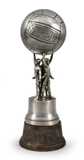 null Trophée du tournoi RCS la Forestoise 1936. En bronze et métal argenté. Hauteur...