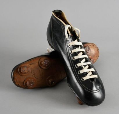 null Paire de chaussures en cuir à 6 crampons de la marque Resistex. Vers 1950.
Etat...