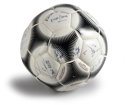 null Ballon de football Adidas Terresta Revenge signé par l’équipe de France au Championnat...