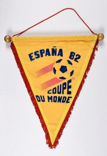 null Fanion commémoratif de la Coupe du Monde 1982 en Espagne.
Dim. 34 x 43 cm.