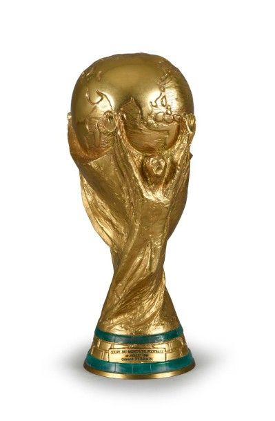 null Trophée de la Coupe du Monde de la FIFA attribuée à M. Gérard Perrain, créateur...