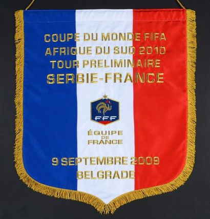 null Fanion officiel de l’équipe de France pour le match face à la Serbie le 9 septembre2009...