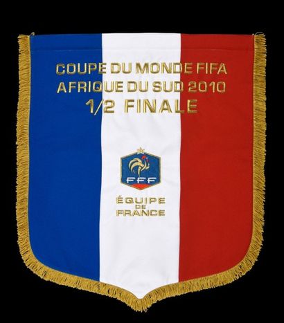 null Fanion officiel de l’équipe de France fabriqué en prévision de la 1/2 finale...