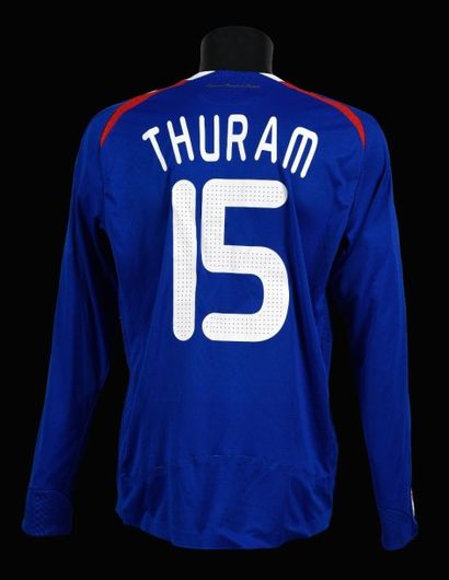 null Lilian Thuram n°15. Maillot de l’équipe de France pour la rencontre face à l’Angleterre...