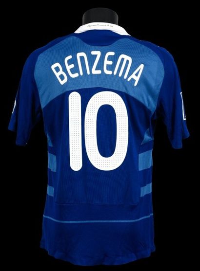 null Karim Benzema n°10. Maillot de l’équipe de France pour le match face à la Serbie...