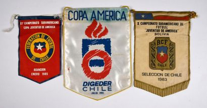 null Ensemble de 3 fanions Copa America et Campeonato Sudamericano au Chili en 1983-1985...