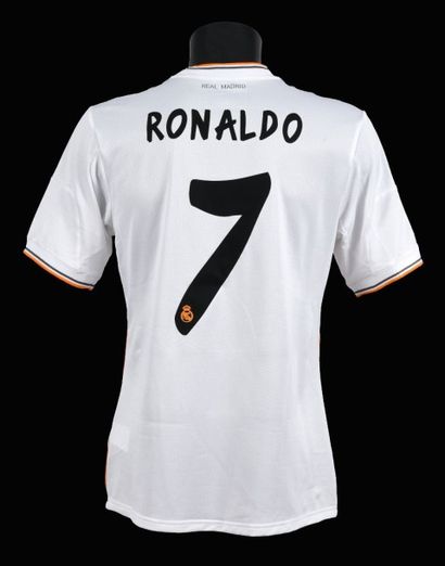 null Cristiano Ronaldo n°7. Maillot du Real Madrid CF pour la saison 2013-2014 de...