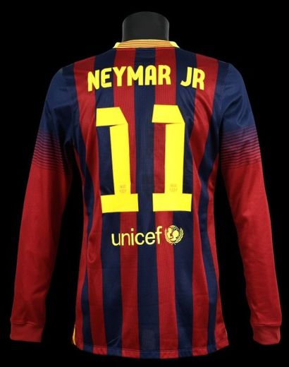 null Neymar JR n°11. Maillot porté avec le FC Barcelone lors de sa première saison...