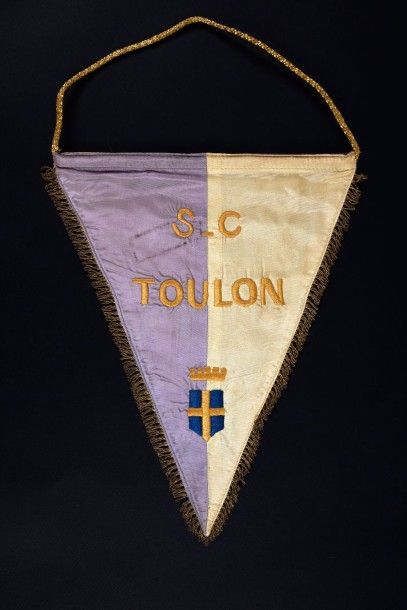 null Fanion du Sporting club de Toulon. Club fondé en 1944. Fanion ancien. Brodé.
Dim....