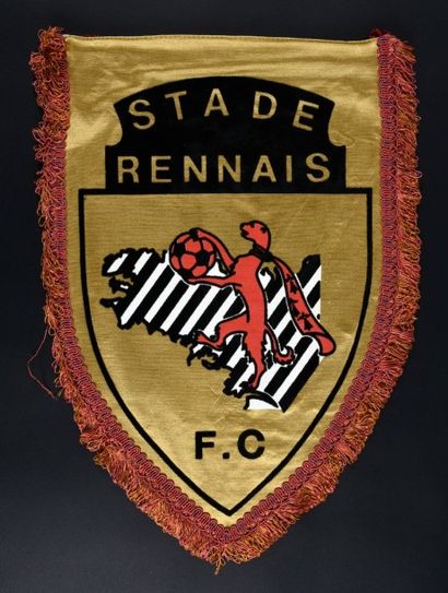 null Fanion de match du Stade Rennais FC. Club fondé en 1901.
Dim. 30 x 44 cm.