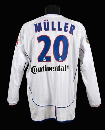 null Patrick Müller n°20. Maillot de l’Olympique Lyonnais pour la saison2003-2004...