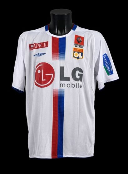 null Tiago n°21. Maillot pour la saison2005-2006 de Ligue 1. Arrivé dans le club...