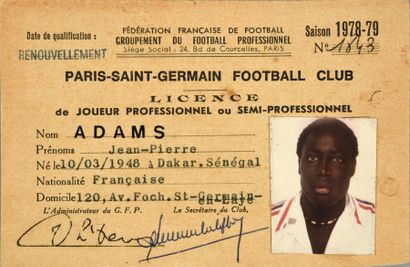 null Licence de joueur professionnel de Jean-Pierre Adams avec le Paris Saint-Germain...