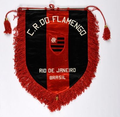 null Fanion offert par le C.R Flamengo (Brésil) au Paris Saint-Germain F.C pour le...