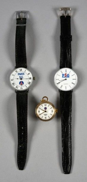 null Ensemble de 3 montres à l’effigie du Paris Saint-Germain. Différentes pério...