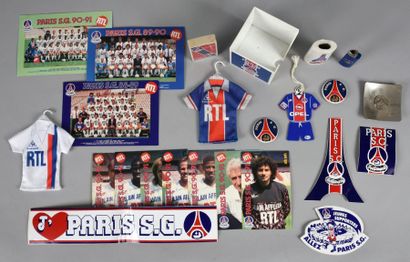 null Ensemble de gadgets supporters du Paris Saint-Germain. Années 80-90.