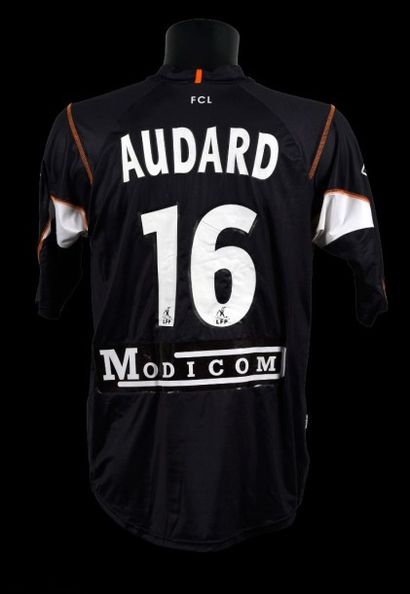null Fabien Audard n°16. Maillot de gardien porté avec le FC Lorient pour la saison2006-2007...