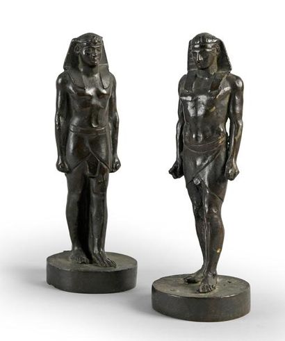 École ITALIENNE du début du XIXe siècle Deux statuettes aux égyptiens.
Bronze à patine...