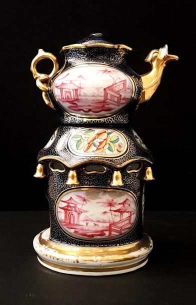 null Manufacture de Bayeux, période Langlois

Tisanière en porcelaine à décor chinoisant...