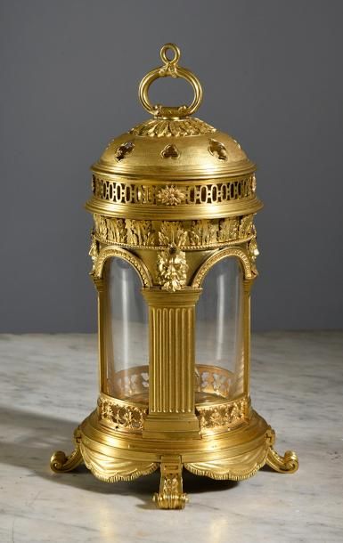 null Lanterne XVIIIe, en bronze doré, ciselé et doré, de forme circulaire, en forme...