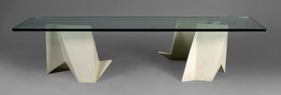 Yves de LA TOUR d'AUVERGNE (1927 - ) Table basse en résine et poudre de marbre, piètement...