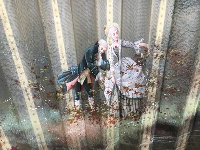 null Les amoureux, vers 1880-1890.
Eventail, feuille en soie peinte d'un couple sur...