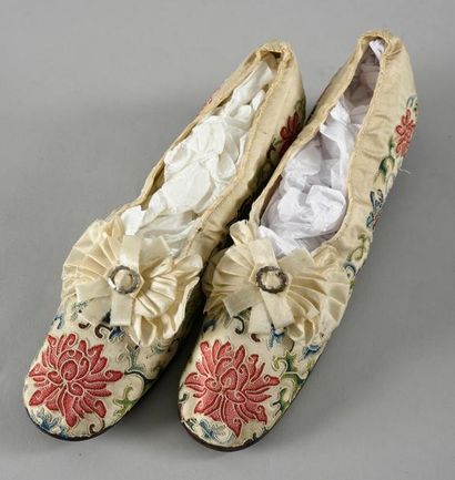 null Paire de chaussures de dame à la mode chinoise, vers 1840, chaussures à petits...