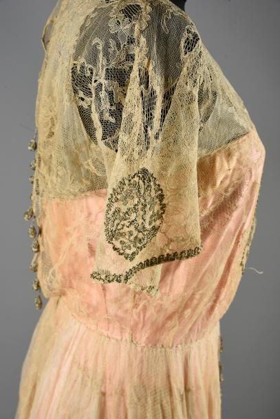 null * Robe du soir griffée Harry Collins, New York, vers 1915- 1920, robe en dentelle...