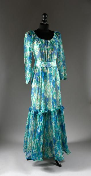 null * Robe pour l'été griffée Jean Patou, vers 1970, robe longue en organsin imprimé...