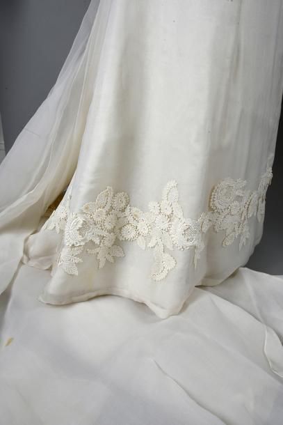 null Robe de mariée, griffée Heim, Jeunes filles, vers 1970, robe taille haute à...