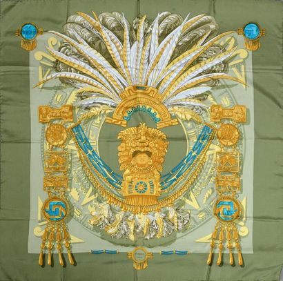 HERMES Paris Carré en soie imprimée, décor d'inspiration aztèque, (rares petites...