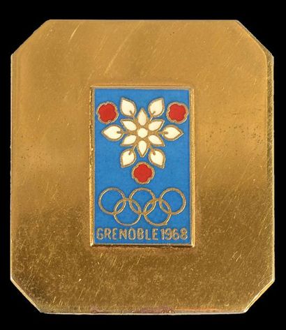 null GRENOBLE 1968
Badge Officiel. Rectangulaire, émaillé fond doré. Par Arthus Bertrand.
Dim....