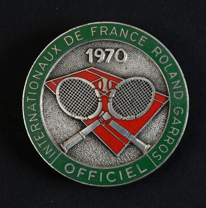 null Badge «Officiel» des Internationaux de France à Roland Garros en 1970. En métal...