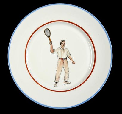 null Ensemble de 16 assiettes en céramique à décor de joueuses et de joueurs de tennis...