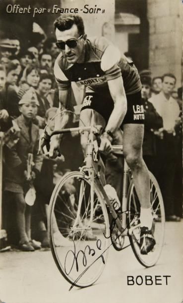 null Carte photo avec la signature originale de Louison Bobet. Vainqueur de 3 Tours...