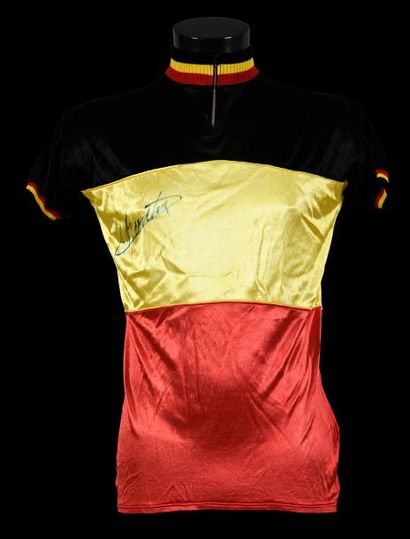 null Eddy Merckx.
Maillot en soie de champion de Belgique d'Américaine en 1966. Compétition...